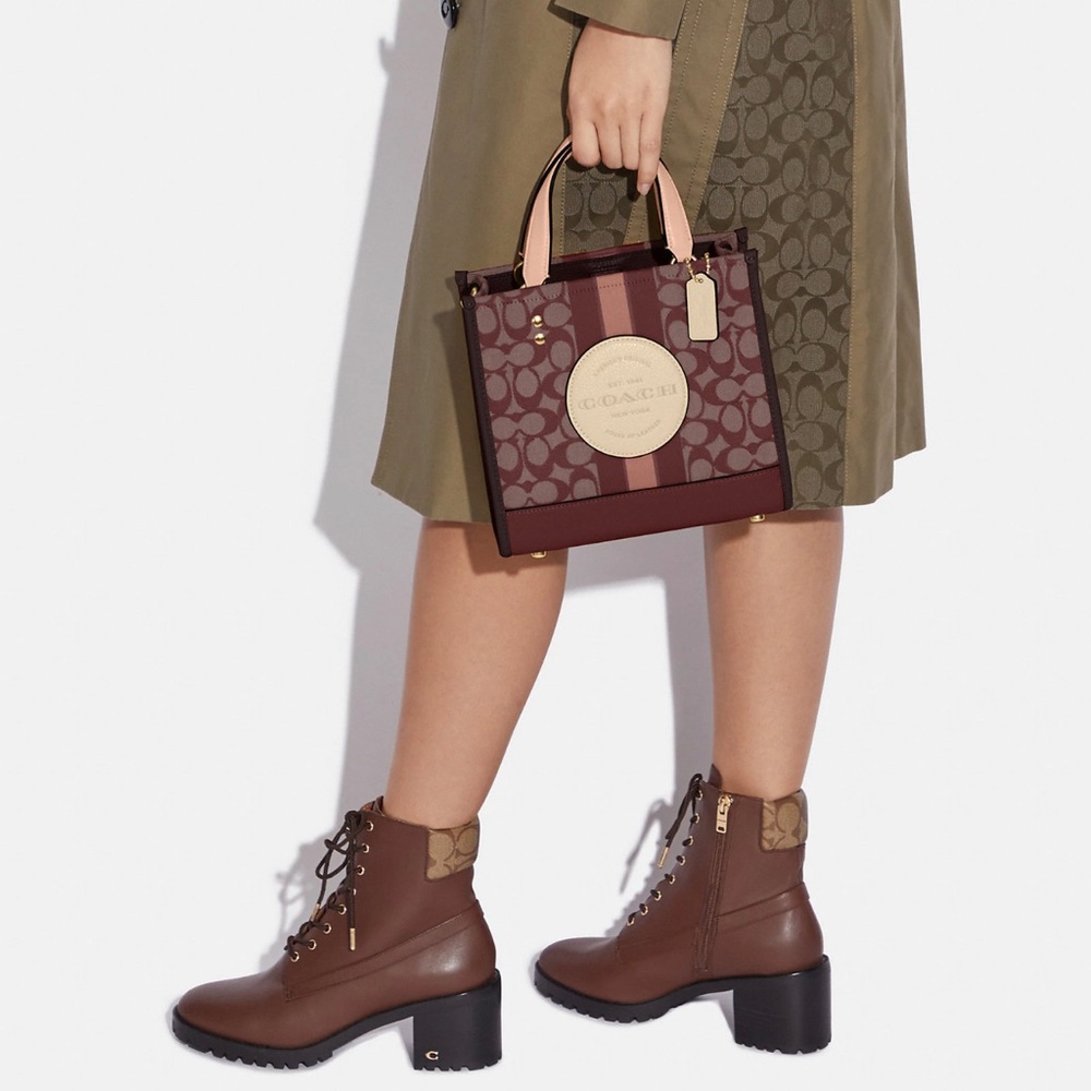 Coach Dempsey Tote 22 In Signature Jacquard With Stripe And Coach Patch - Picture 2 of 9